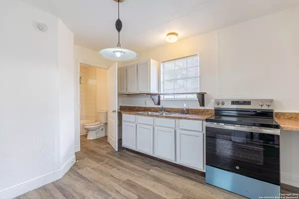San Antonio, TX 78207-1028,211 ADAES AVE UNIT 2