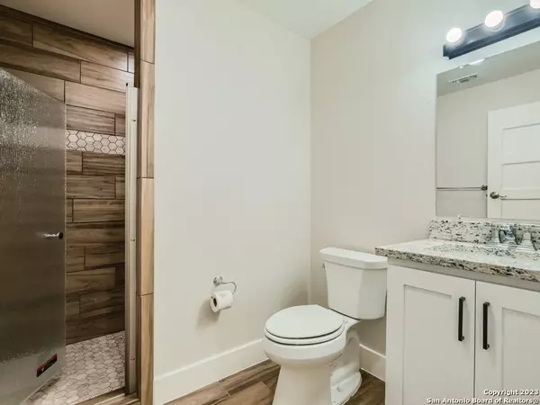 New Braunfels, TX 78130-3718,839 OASIS ST