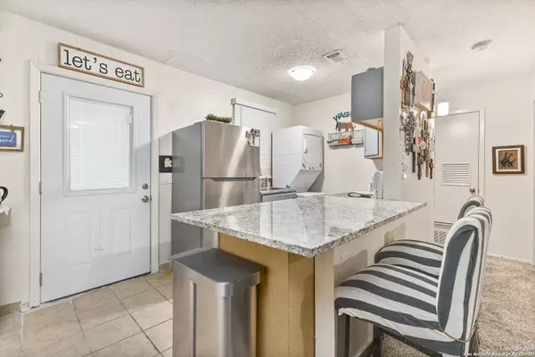 San Antonio, TX 78201,911 Vance Jackson UNIT 211