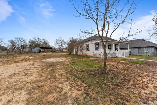 Floresville, TX 78114,808 1st St