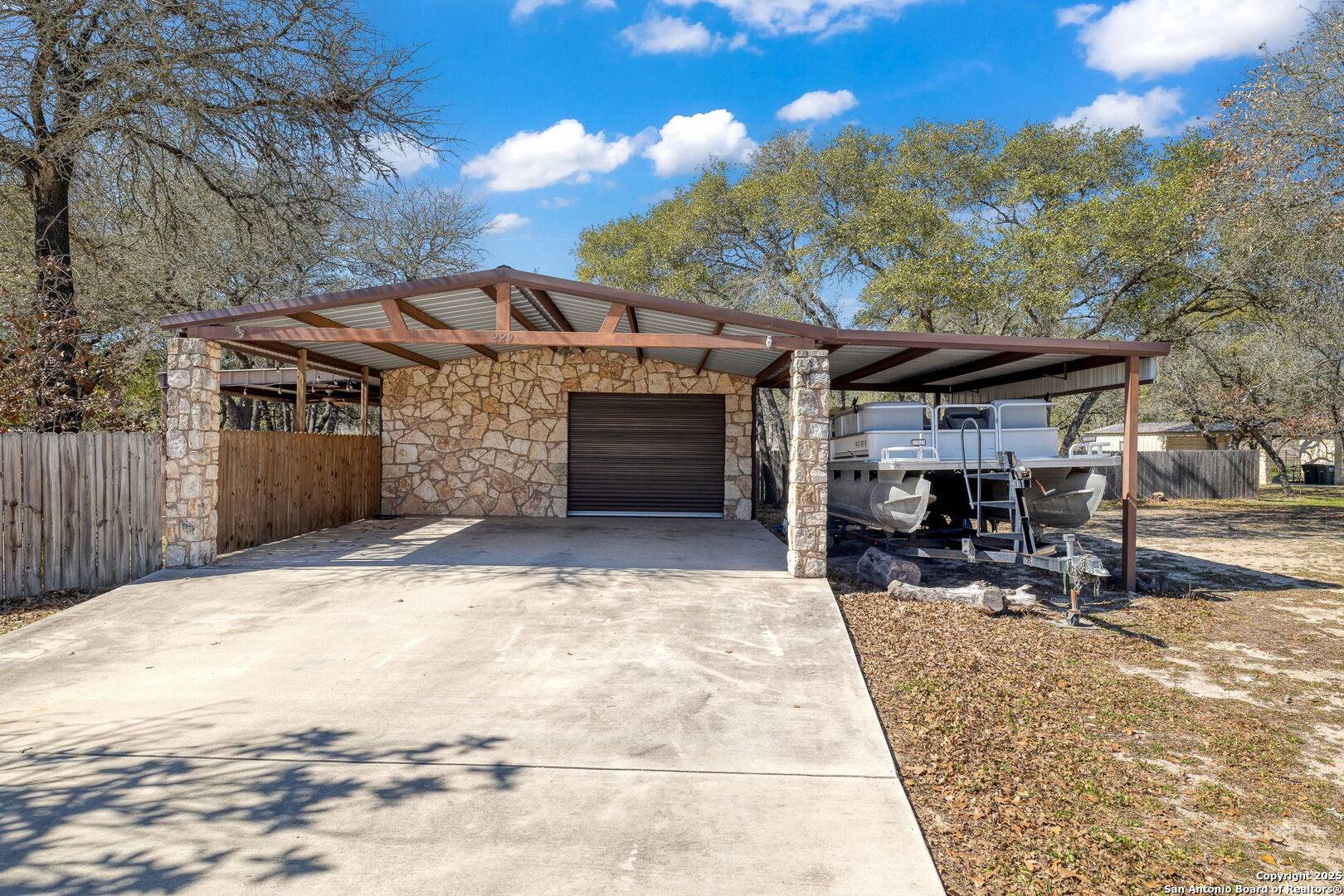 La Vernia, TX 78121,229 Legacy Trail Dr
