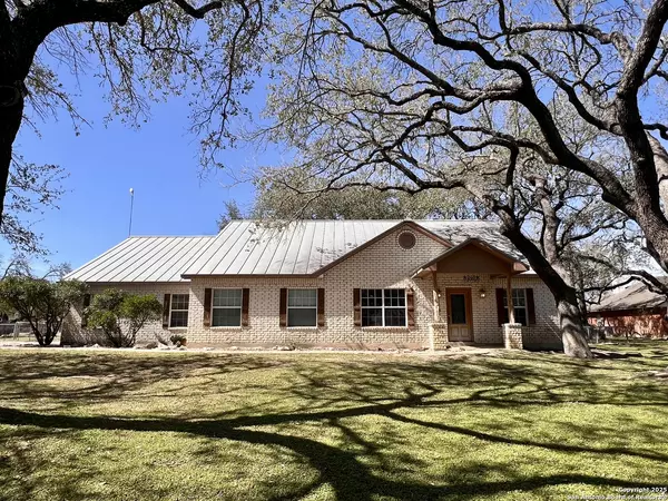 243 Hayden, Pleasanton, TX 78064