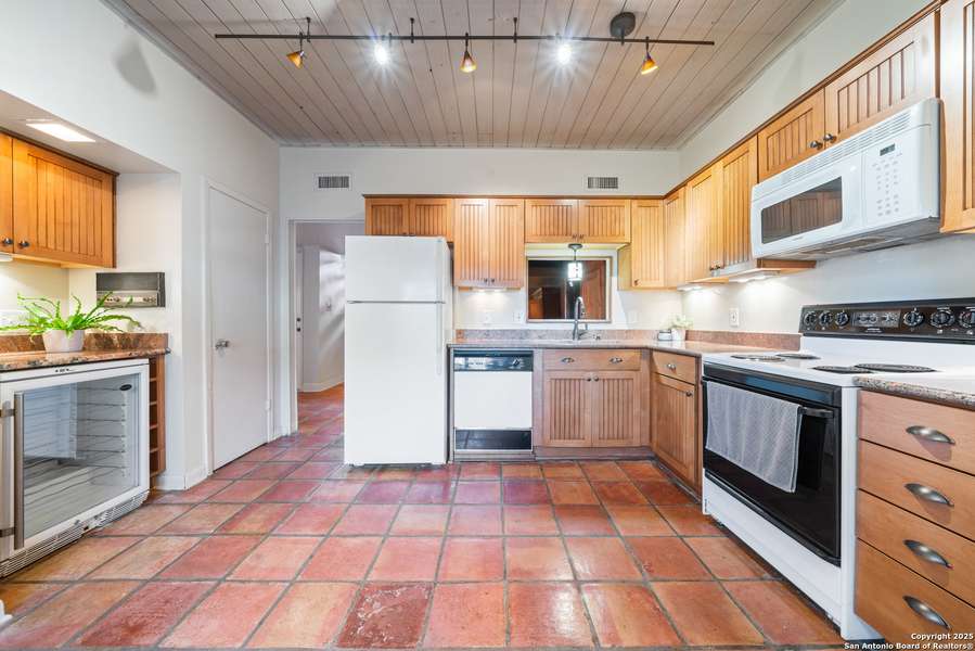 3102 Eisenhauer UNIT B-14, San Antonio, TX 78209