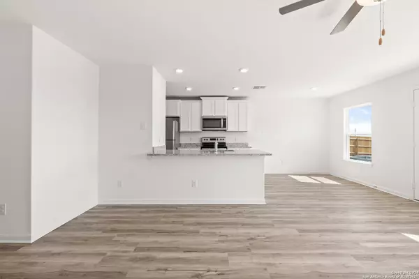 Lytle, TX 78052,16012 Imes Way