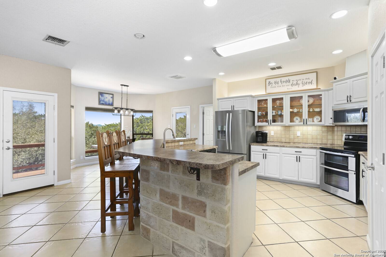 Lakehills, TX 78063,104 ridge view