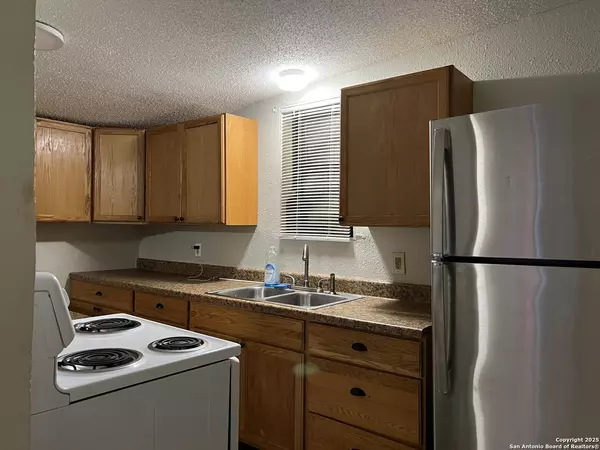 Seguin, TX 78155,309 Meadow Lake