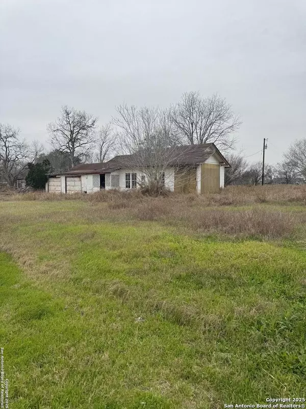 977 Main St, York Town, TX 78164
