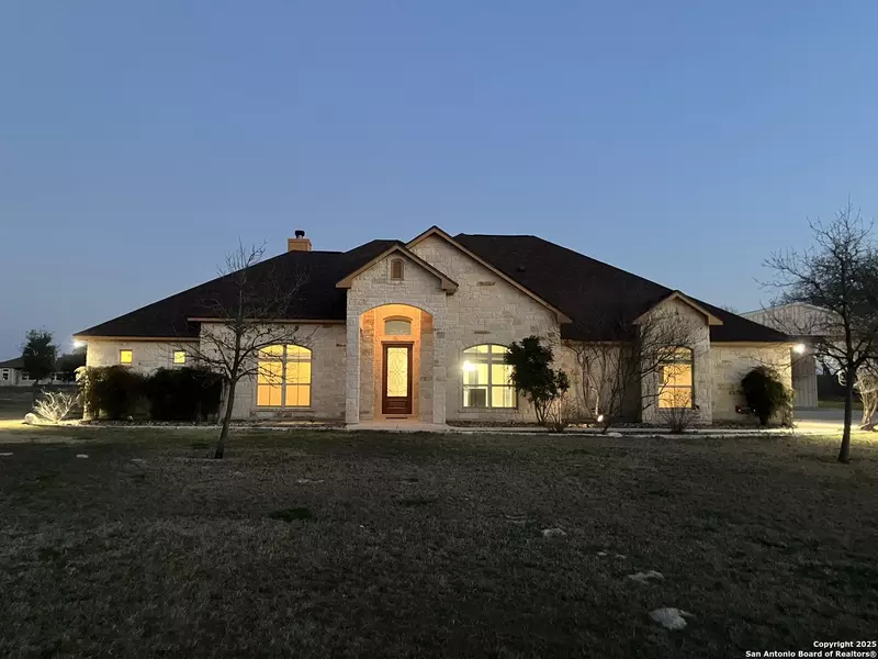 129 Abrego Crossing, Floresville, TX 78114