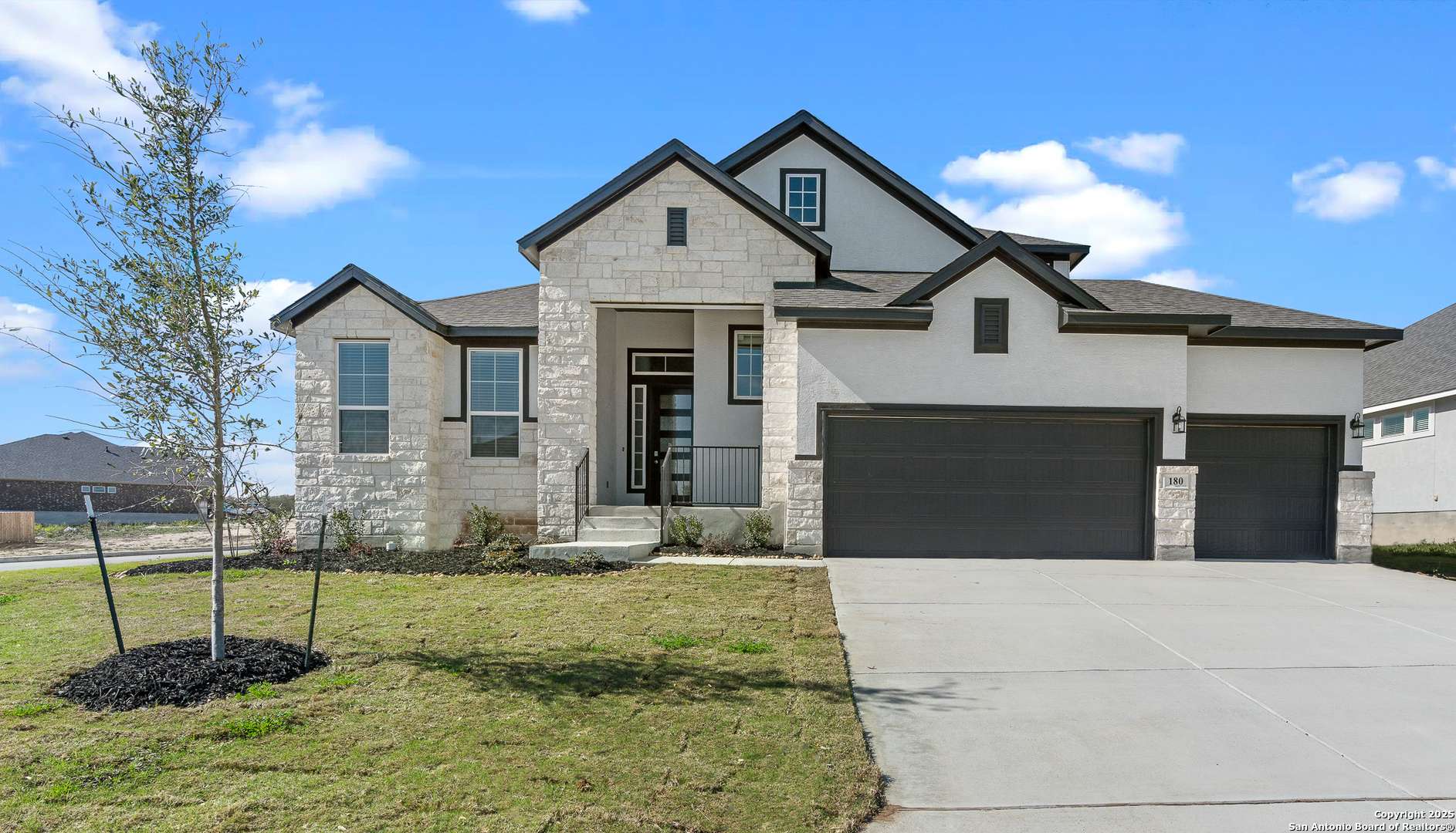 180 Jereth Crossing, Castroville, TX 78009