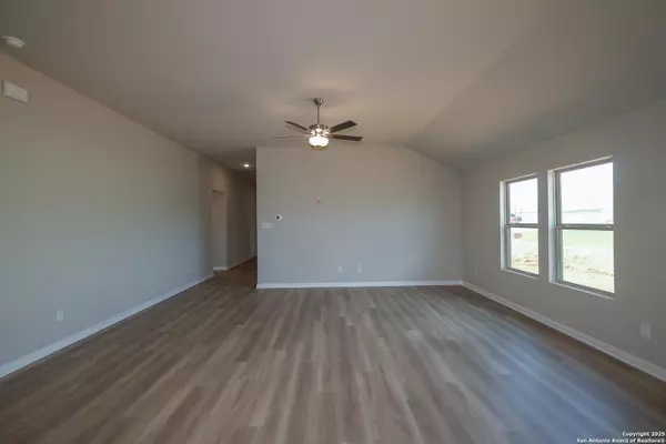 Floresville, TX 78114-0106,108 Reno Trail