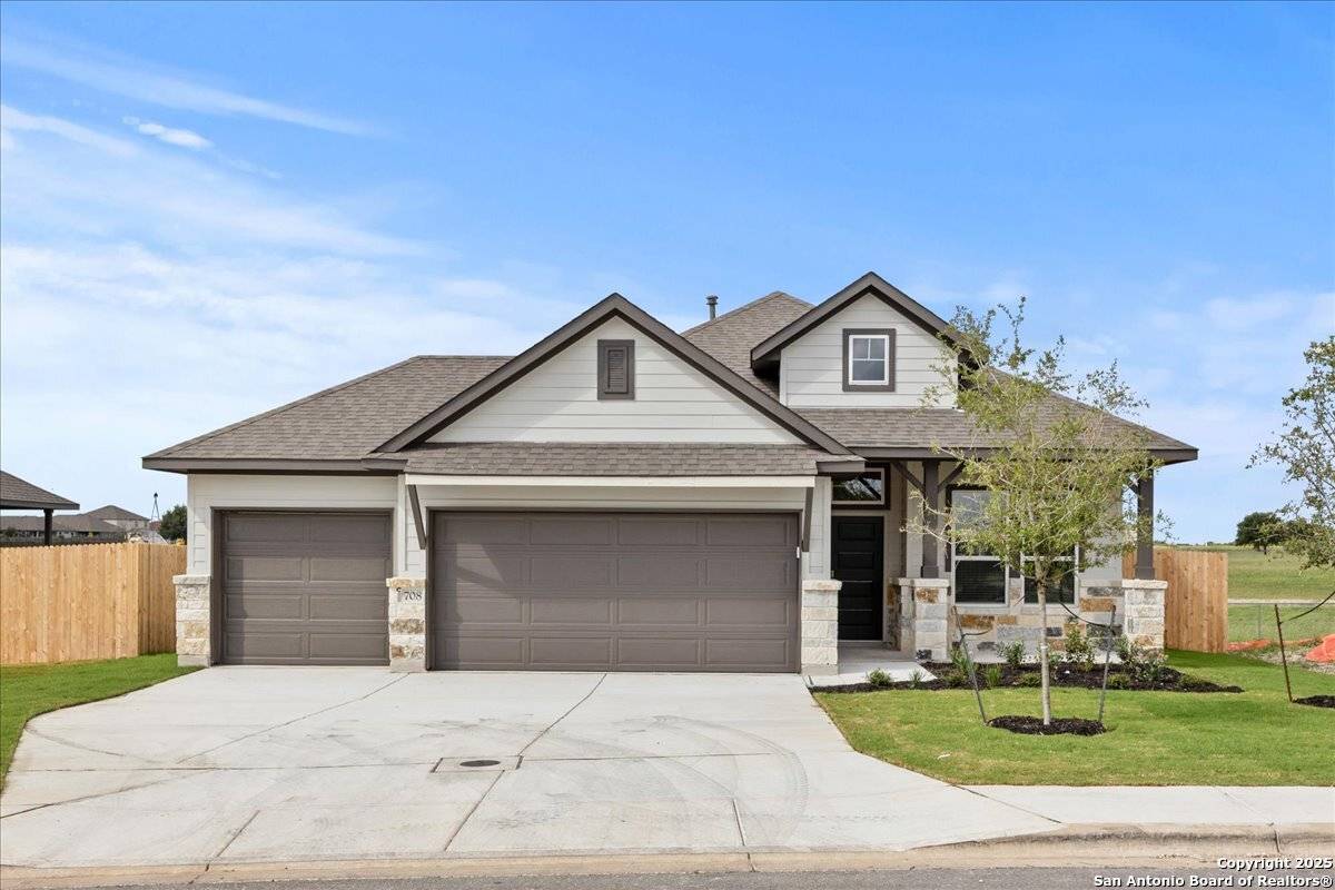 708 Willowbrook Ave, New Braunfels, TX 78130