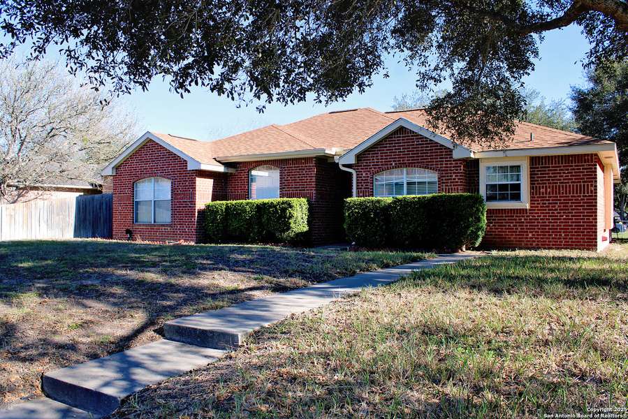 1102 Hancock, Beeville, TX 78102