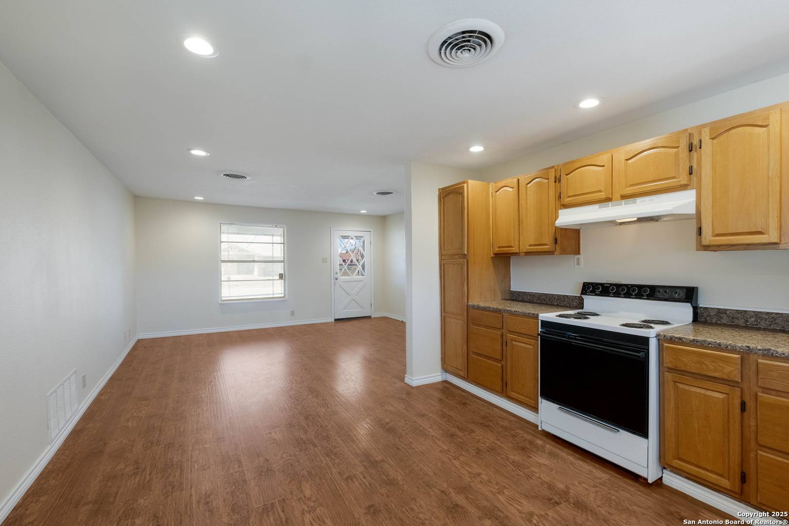 Castroville, TX 78009,1014 Berlin