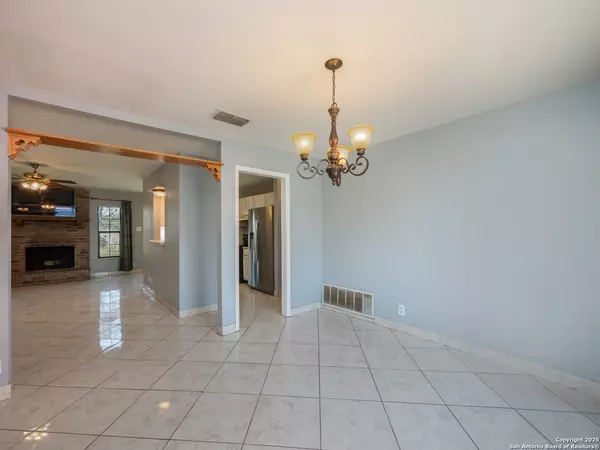 San Antonio, TX 78239,7511 Lago Frio