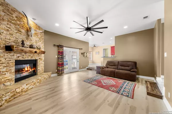 Kerrville, TX 78028-3807,1701 MOUNTAIN LAUREL