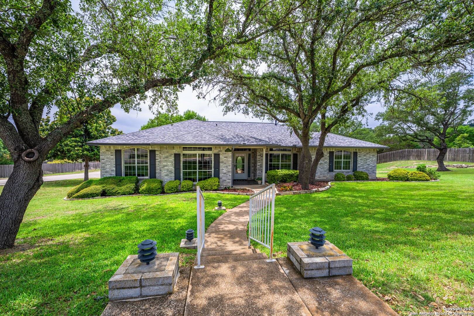 Kerrville, TX 78028-3807,1701 MOUNTAIN LAUREL