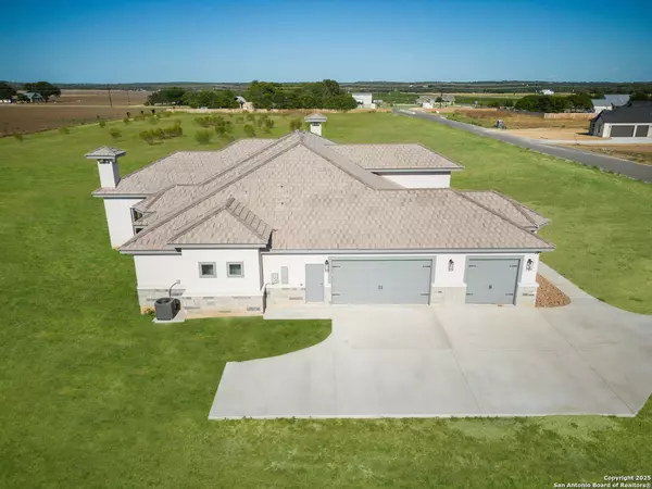 Castroville, TX 78009,252 Venado Oaks