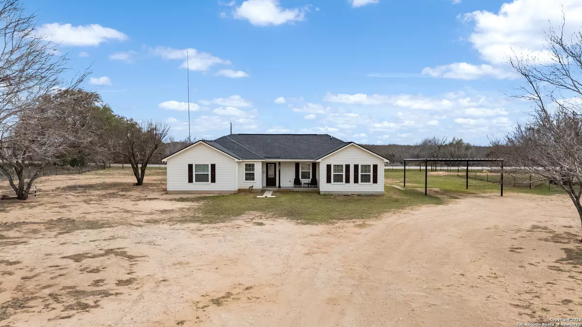 Devine, TX 78016,102 County Road 2636