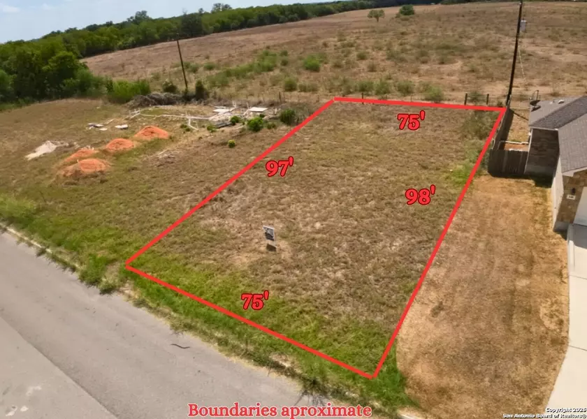 152 N 1st ST, Floresville, TX 78114