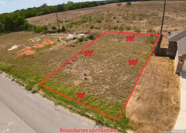 152 N 1st ST, Floresville, TX 78114