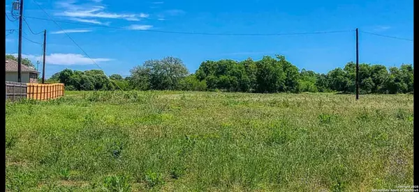 Floresville, TX 78114,160 N 1st ST