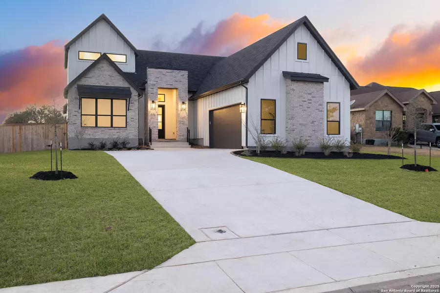 632 Oak Creek, Seguin, TX 78155
