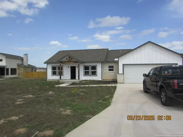 La Vernia, TX 78121,202 Colonial