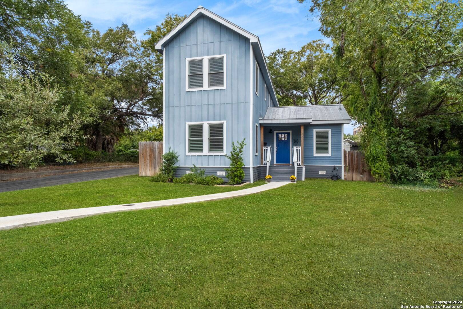 737 E Magnolia Ave, San Antonio, TX 78212-3112