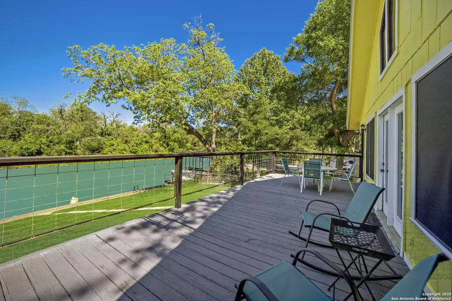 298 Meadowlake, Seguin, TX 78155