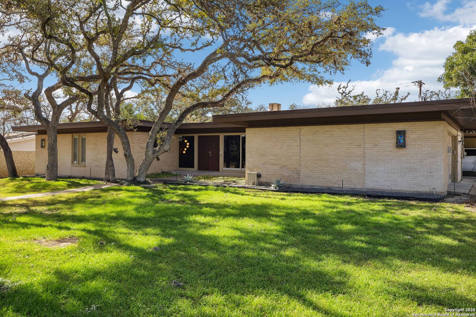 Castle Hills, TX 78213-1904,225 CAROLWOOD DR