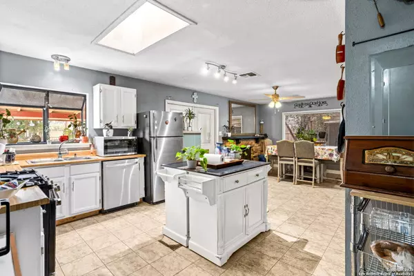 Live Oak, TX 78233,11401 Champion Oak