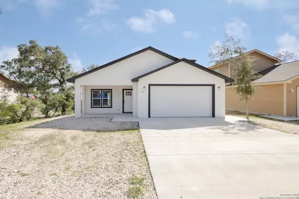 Lakehills, TX 78063,421 Rainbow Dr