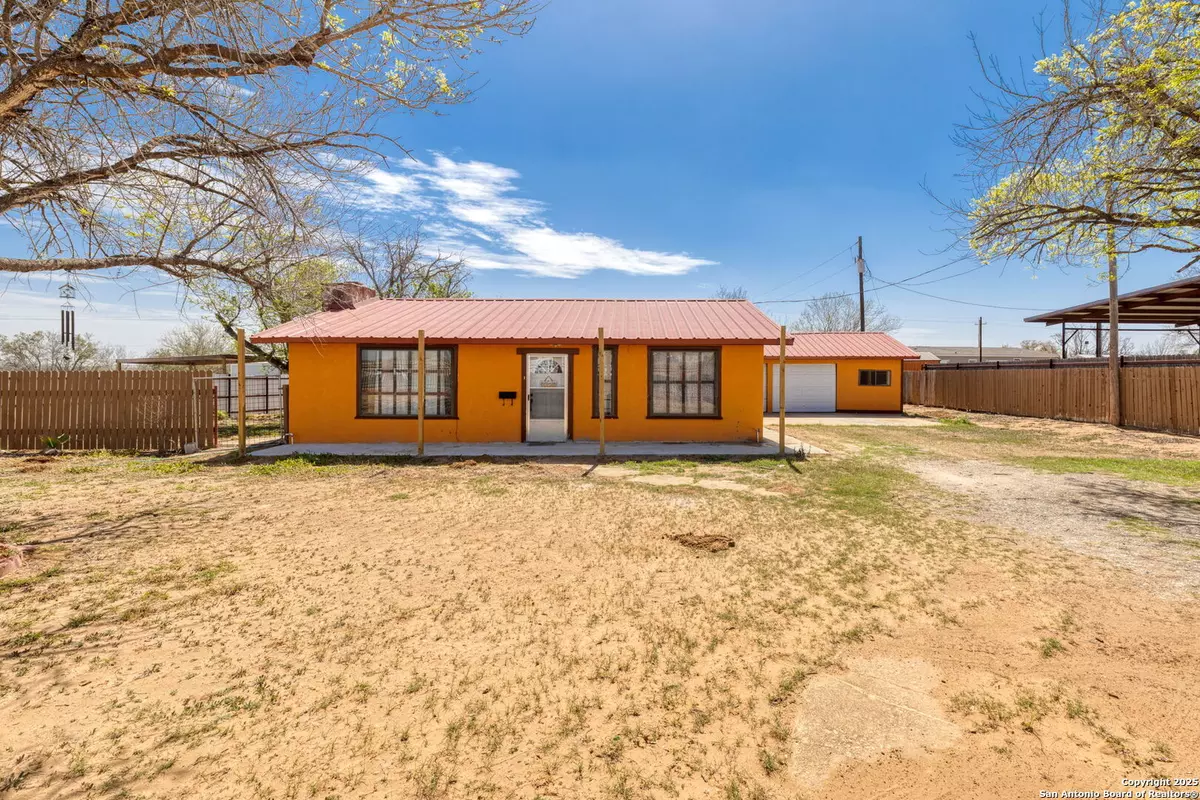 Moore, TX 78057-3722,13934 N I-35