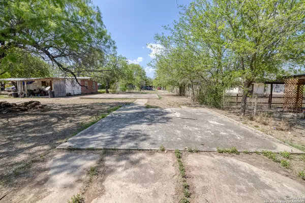 Uvalde, TX 78801,205 Canales
