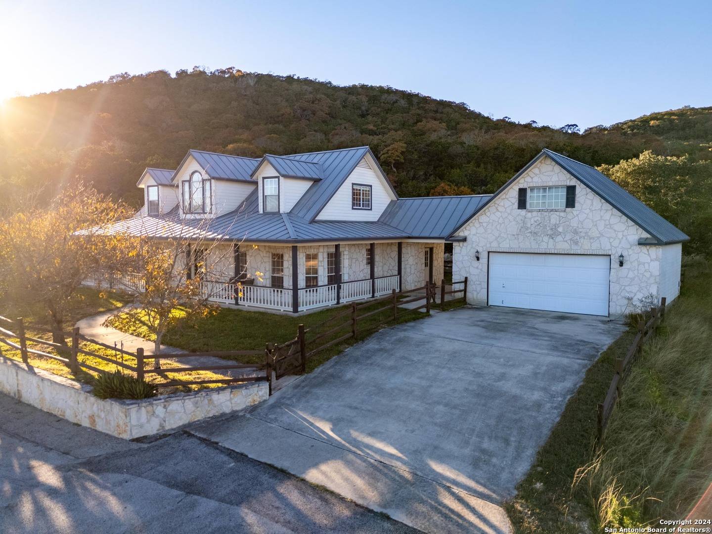 5537 BEAR CREEK RD, Pipe Creek, TX 78063