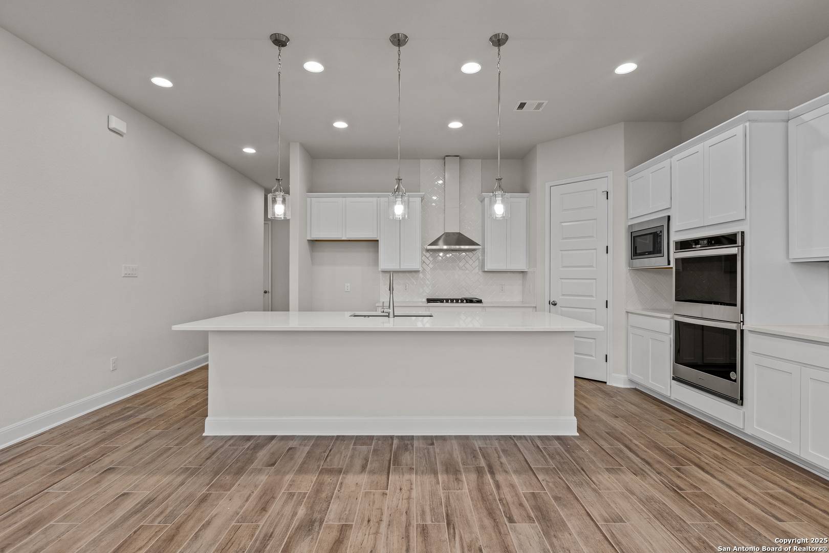 Universal City, TX 78148-3464,141 Rosanna Ridge