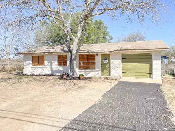 Devine, TX 78016,804 Zig Zag