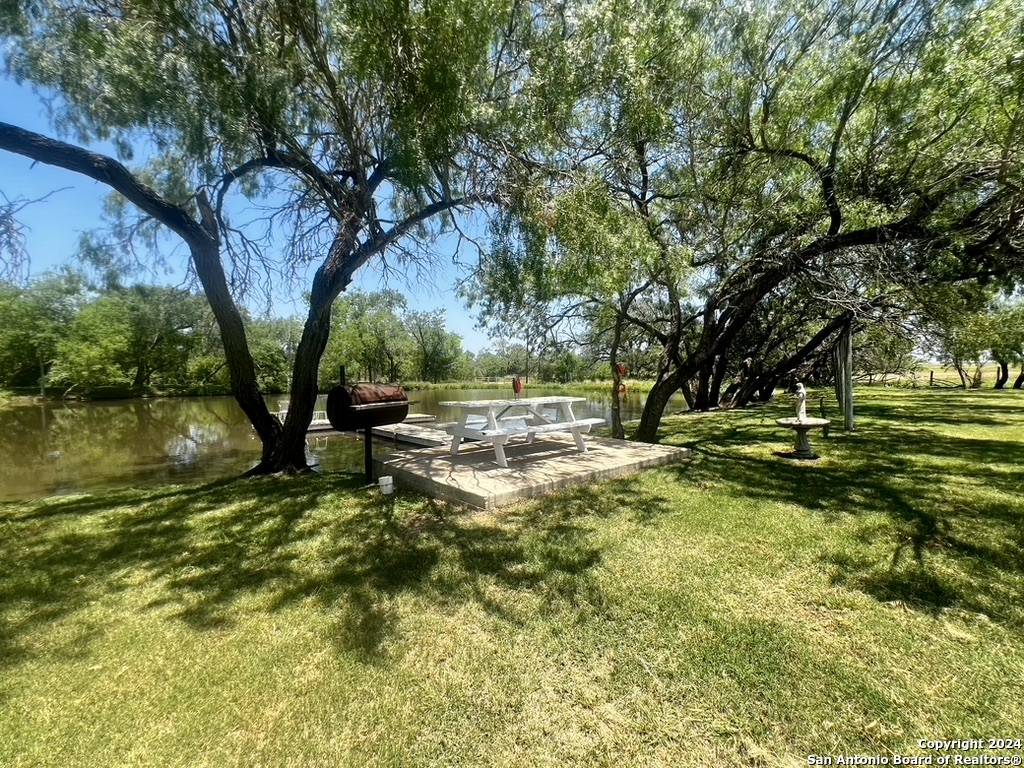 Floresville, TX 78114,660 TREY'S CREEK RD