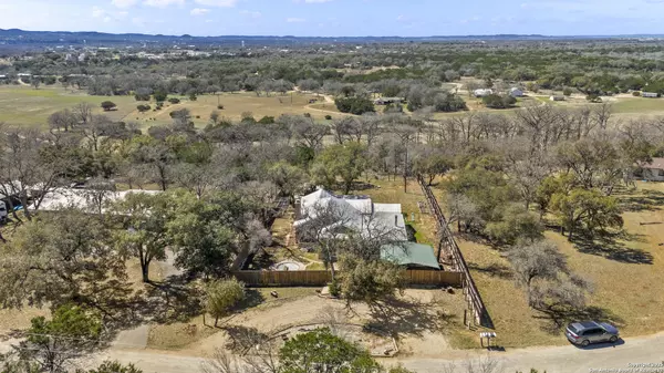 541 Robindale, Bandera, TX 78003