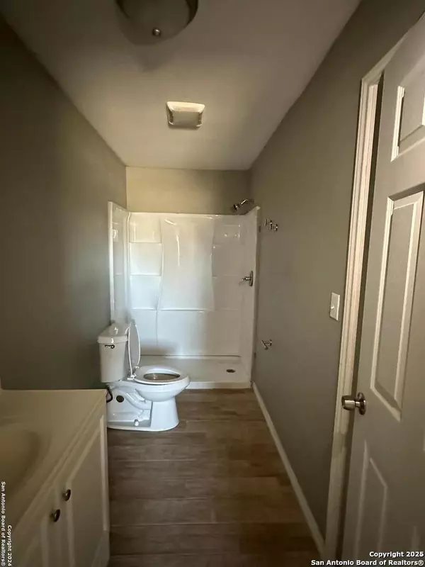 La Pryor, TX 78872,536 Estes Ave