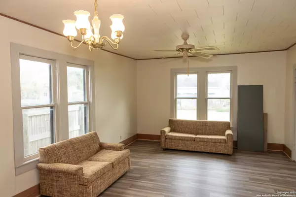 Yoakum, TX 77995,204 Orth St.