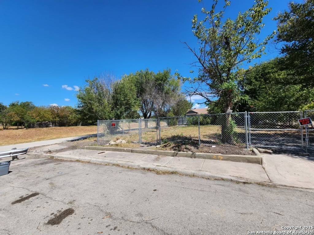 San Antonio, TX 78207,217 Henry St