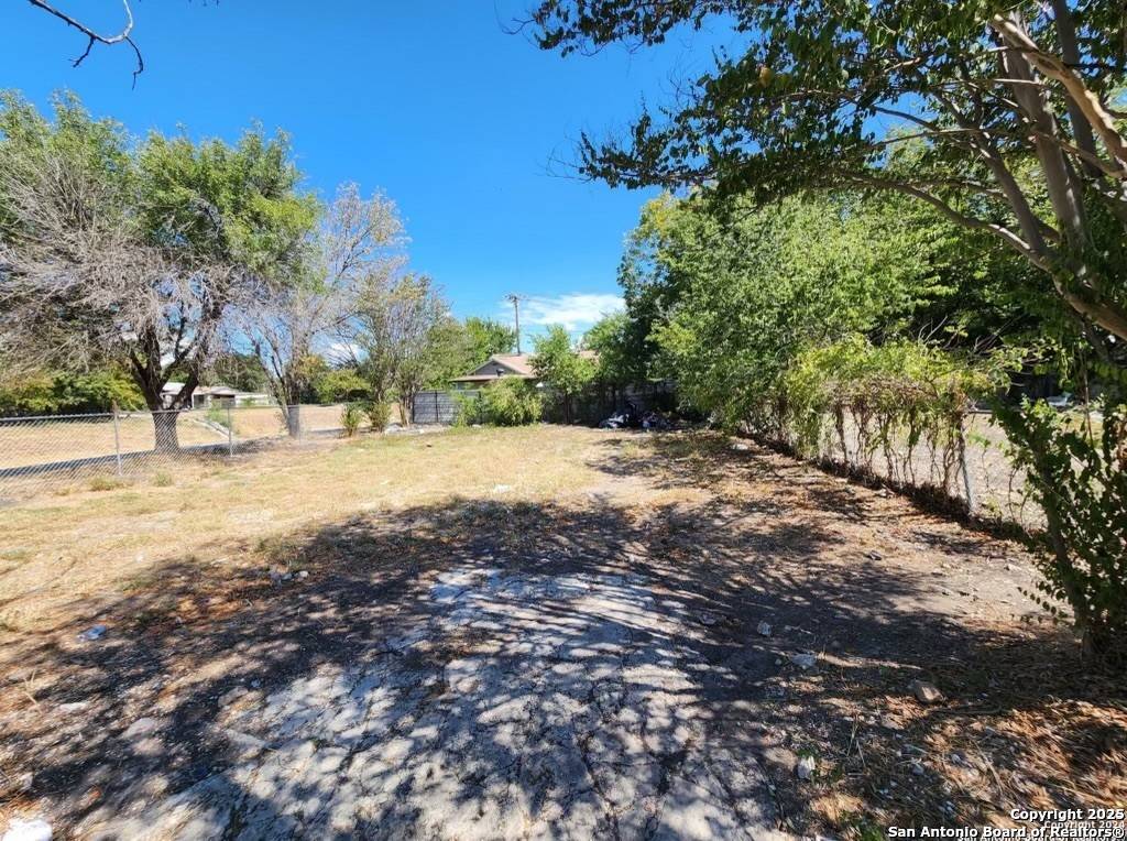 217 Henry St, San Antonio, TX 78207