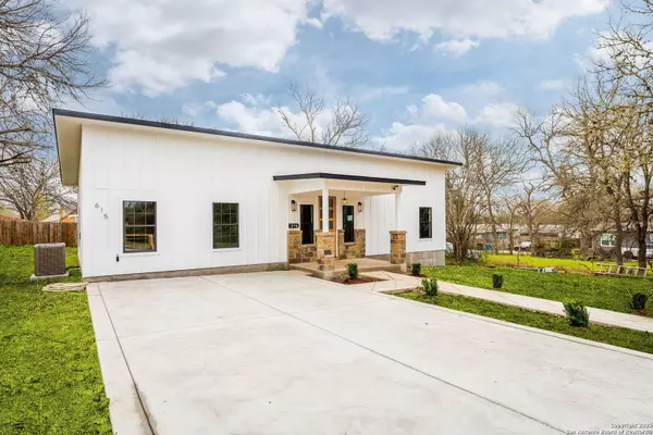Seguin, TX 78155,615 Camp St