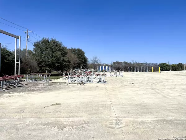Pearsall, TX 78061,210 Cherry