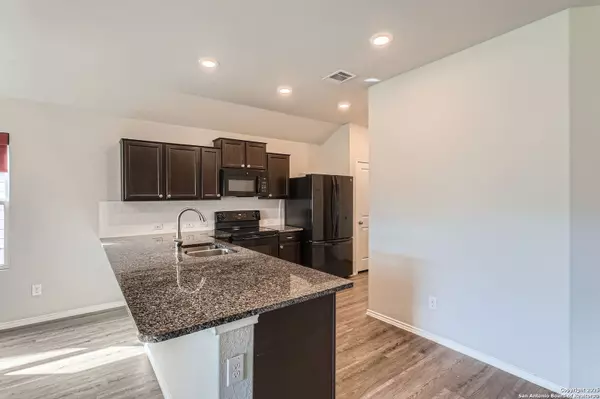 New Braunfels, TX 78130,2370 Bull Finch