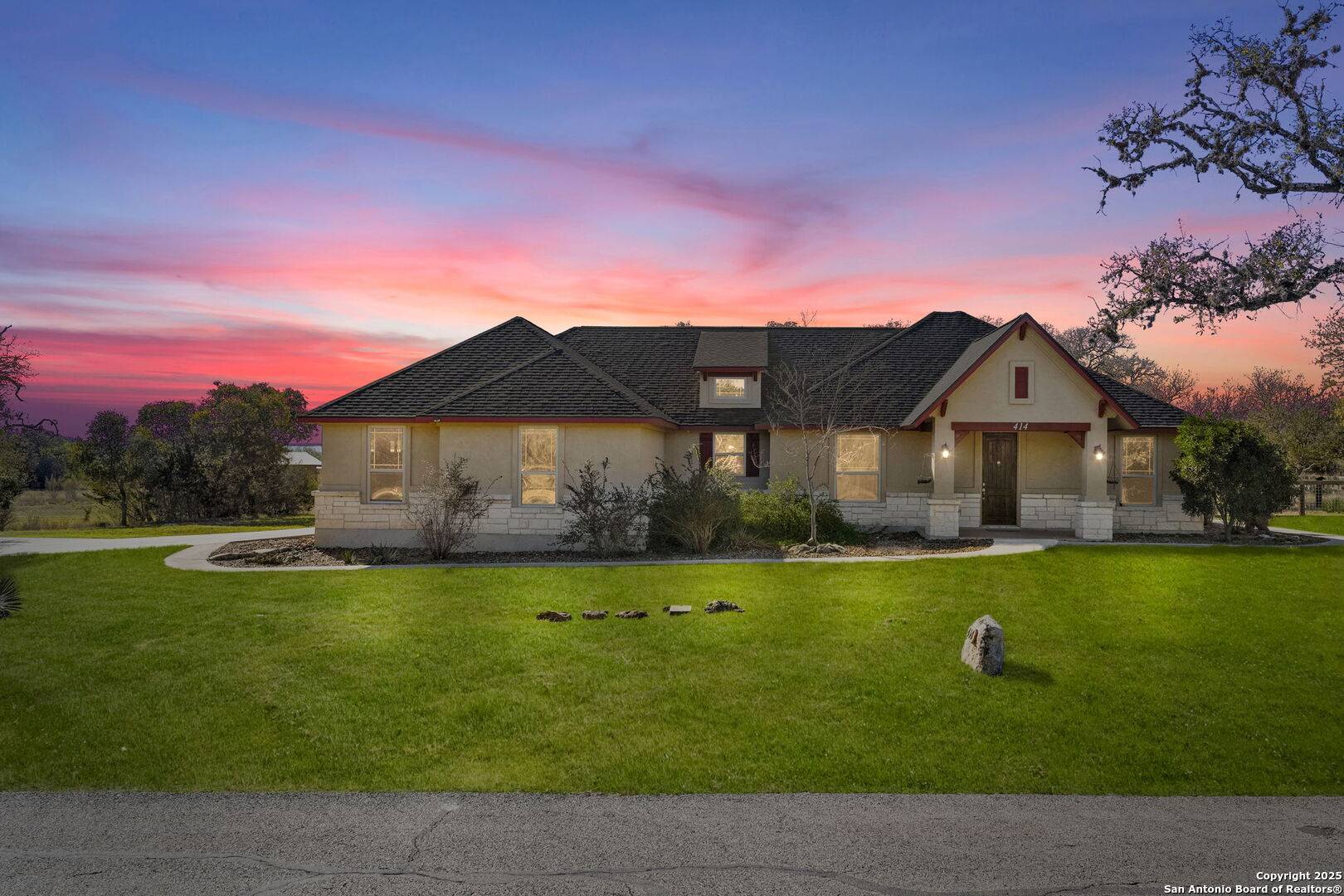 Pipe Creek, TX 78063,414 Rio Circle