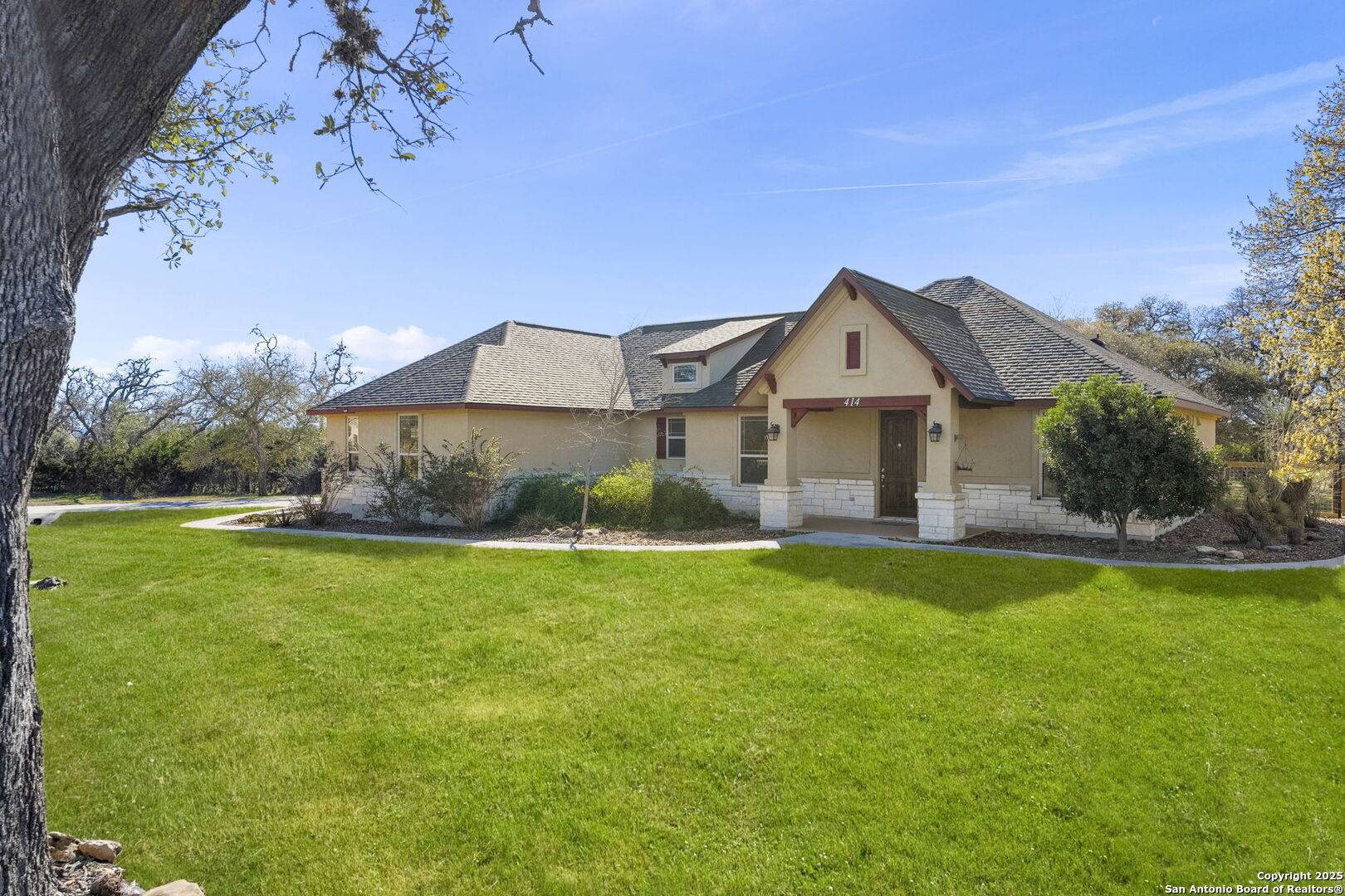 Pipe Creek, TX 78063,414 Rio Circle