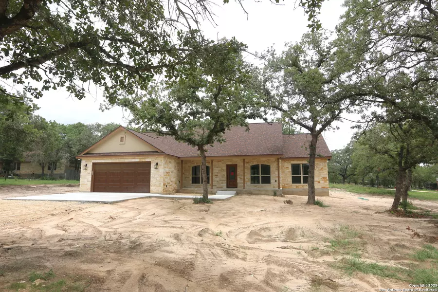819 Shady Grove Lane, Adkins, TX 78101