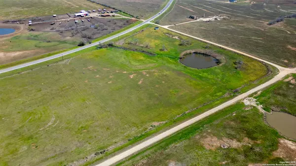 Stockdale, TX 78160,1299 County Road 450